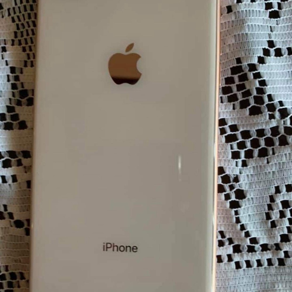 iPhone 8 plus - Picture 2 of 2